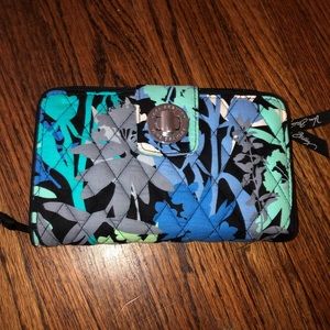 Like New Vera Bradley Wallet